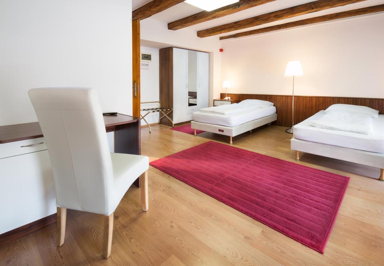 Bed and Breakfast Rubra Panzio Vác Exterior foto